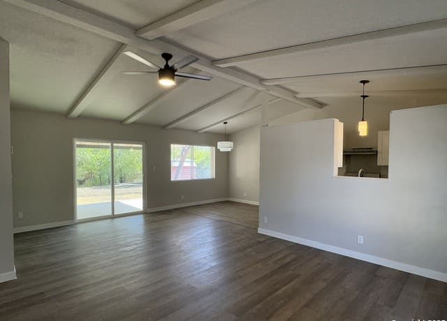 3-bedroom rental at 106 Woodview in Live Oak, TX — photo 4