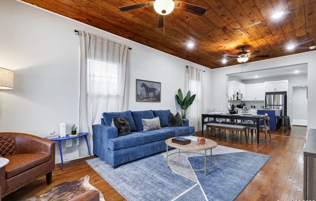 3-bedroom rental at 1917 W Huisache in San Antonio, TX — photo 4