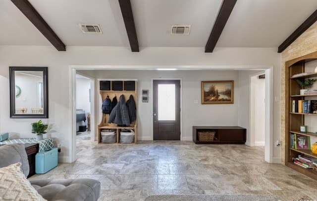 Home for sale at 614 Moorside in Windcrest, TX — photo 5