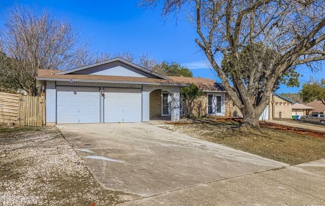 4-bedroom rental at 5723 Sky Country in San Antonio, TX — photo 1