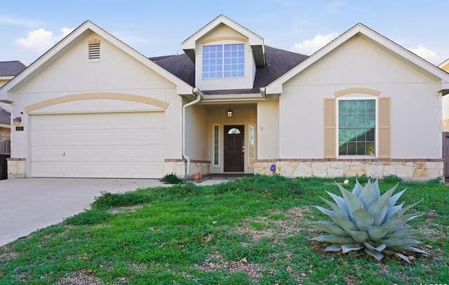 4-bedroom rental at 8310 Bordeaux Bay in San Antonio, TX — photo 1