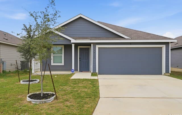 3-bedroom rental at 13415 Turnesa in San Antonio, TX — photo 2
