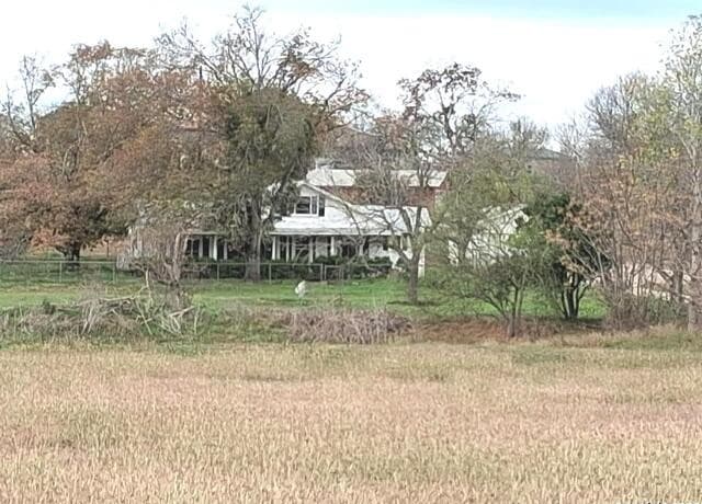 2-bedroom rental at 7431 & 7433 Real Road in China Grove, TX — photo 1