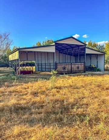 rental at 1460 County Road 1660 in Moore, TX — photo 5