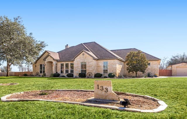 3-bedroom rental at 133 Vintage Ranch Cir in La Vernia, TX — photo 1
