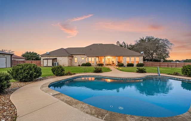 3-bedroom rental at 133 Vintage Ranch Cir in La Vernia, TX — photo 3