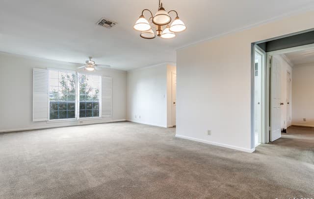 1-bedroom rental at 165 W Rampart Unit 104 in San Antonio, TX — photo 2