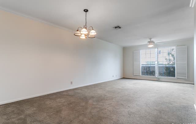 1-bedroom rental at 165 W Rampart Unit 104 in San Antonio, TX — photo 3