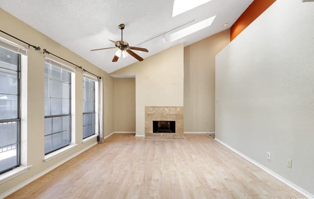 2-bedroom rental at 8633 Datapoint Unit 224 in San Antonio, TX — photo 2