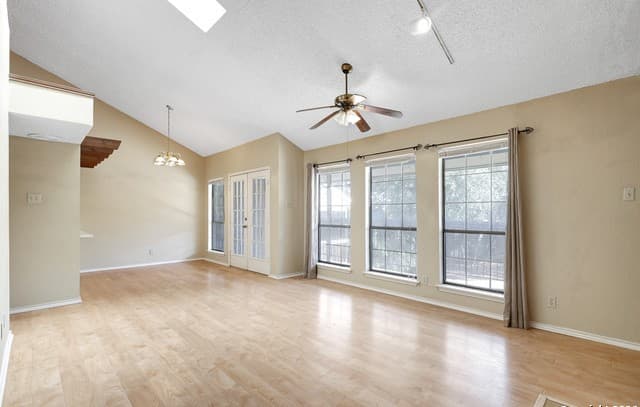 2-bedroom rental at 8633 Datapoint Unit 224 in San Antonio, TX — photo 3