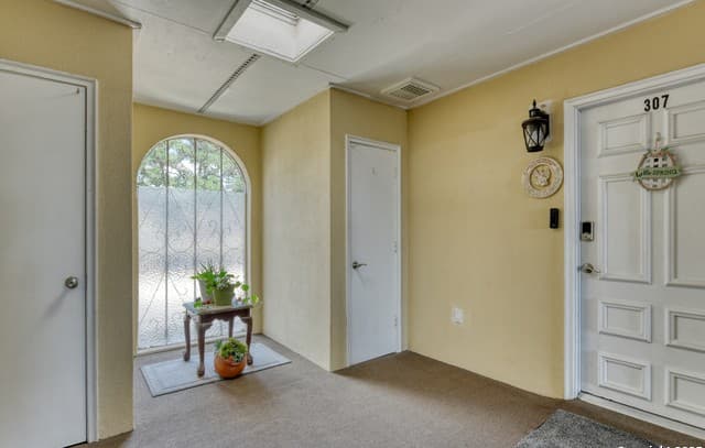2-bedroom rental at 6718 Callaghan Rd Unit 307 in San Antonio, TX — photo 2