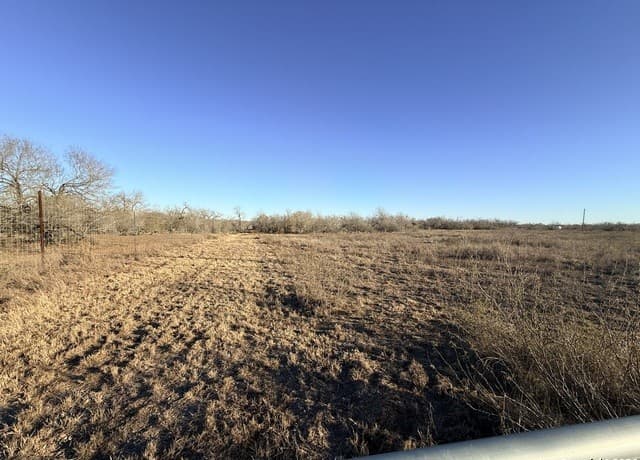 rental at 6093 Leal in Pleasanton, TX — photo 3