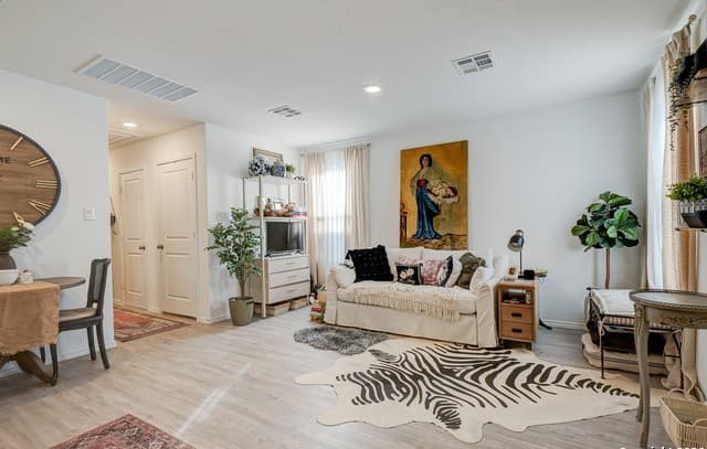 2-bedroom rental at 14450 Source in San Antonio, TX — photo 2
