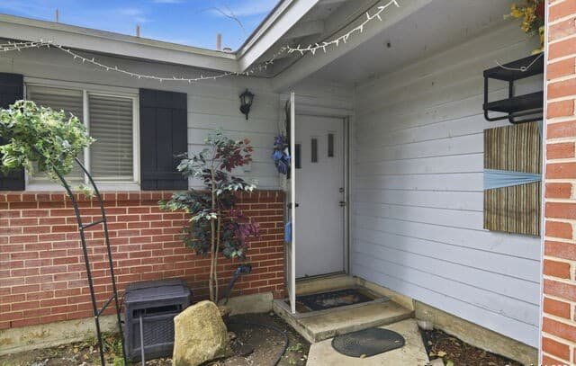 3-bedroom rental at 846 Horseshoe Trail in Universal City, TX — photo 3