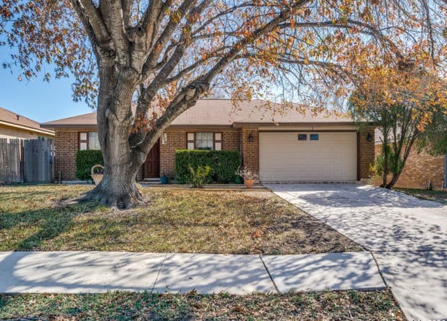3-bedroom rental at 206 Meadowland in Universal City, TX — photo 1