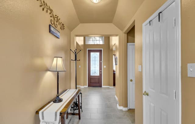 4-bedroom rental at 2611 Menard in San Antonio, TX — photo 4