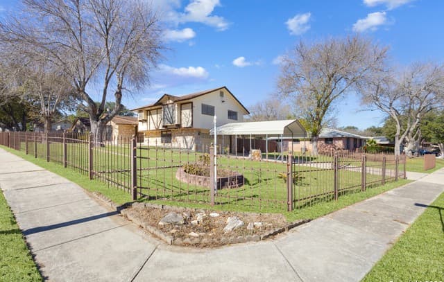 3-bedroom rental at 6107 Town Wood in San Antonio, TX — photo 3