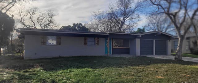 3-bedroom rental at 141 Trudy Lane in Universal City, TX — photo 2