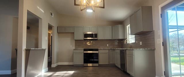 3-bedroom rental at 141 Trudy Lane in Universal City, TX — photo 5