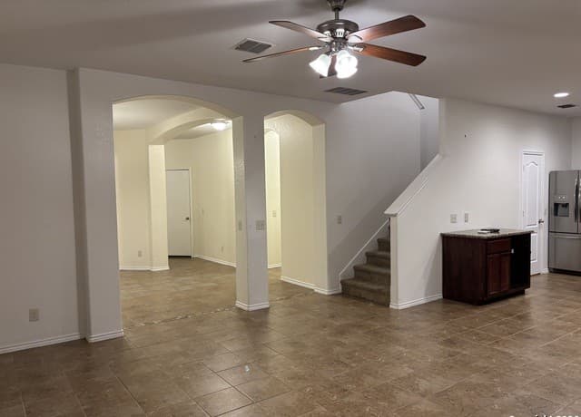 4-bedroom rental at 4006 Pavo Viejo in San Antonio, TX — photo 4