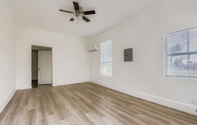 3-bedroom rental at 102 Aganier in San Antonio, TX — photo 2