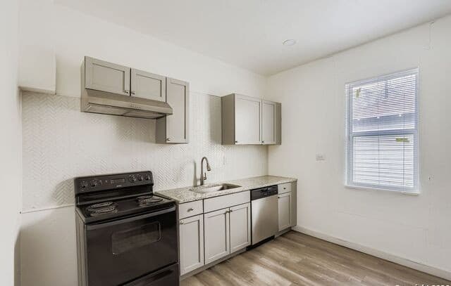 3-bedroom rental at 102 Aganier in San Antonio, TX — photo 4