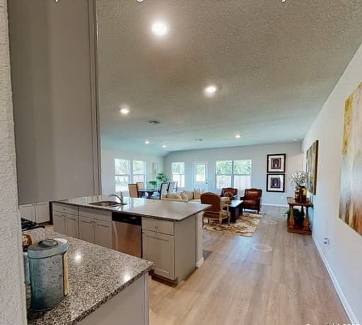 3-bedroom rental at 242 Fairview Ave in San Antonio, TX — photo 4