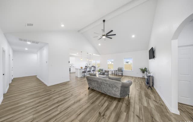 4-bedroom rental at 105 Hidden Cove in Floresville, TX — photo 4
