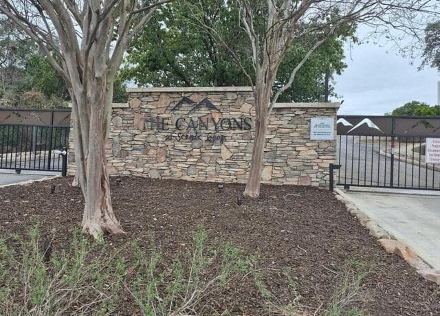 rental at 10727 Kendall Canyon in San Antonio, TX — photo 1