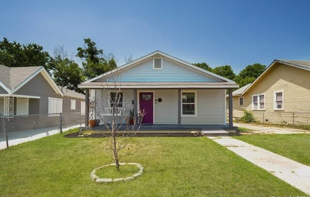 3-bedroom rental at 1031 Schley Ave in San Antonio, TX — photo 1