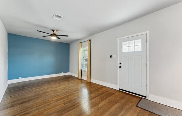 3-bedroom rental at 1031 Schley Ave in San Antonio, TX — photo 2