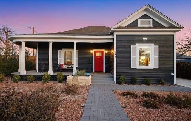 3-bedroom rental at 1503 E Crockett St, in San Antonio, TX — photo 1