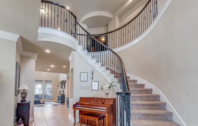 4-bedroom rental at 24011 Seven Winds in San Antonio, TX — photo 3