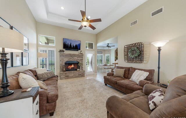 3-bedroom rental at 788 County Road 140 in Floresville, TX — photo 5