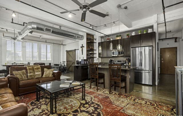 1-bedroom rental at 831 S Flores Unit 2201 in San Antonio, TX — photo 5