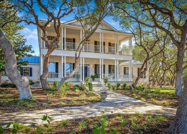 4-bedroom rental at 155 Cibolo Ridge Trail in Boerne, TX — photo 3