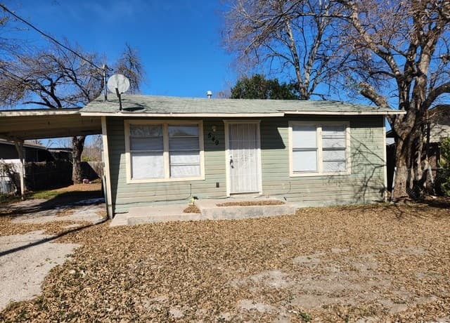 3-bedroom rental at 549 W Harlan in San Antonio, TX — photo 2