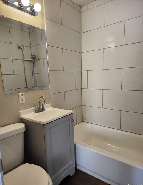 3-bedroom rental at 549 W Harlan in San Antonio, TX — photo 5