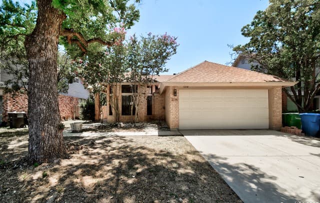 3-bedroom rental at 3234 Falcon Grove in San Antonio, TX — photo 2