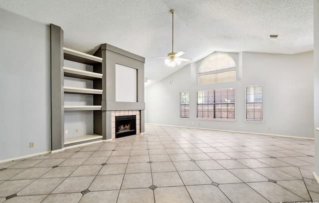 3-bedroom rental at 3234 Falcon Grove in San Antonio, TX — photo 4