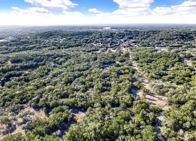 rental at 388 County Road 243 in Hondo, TX — photo 4
