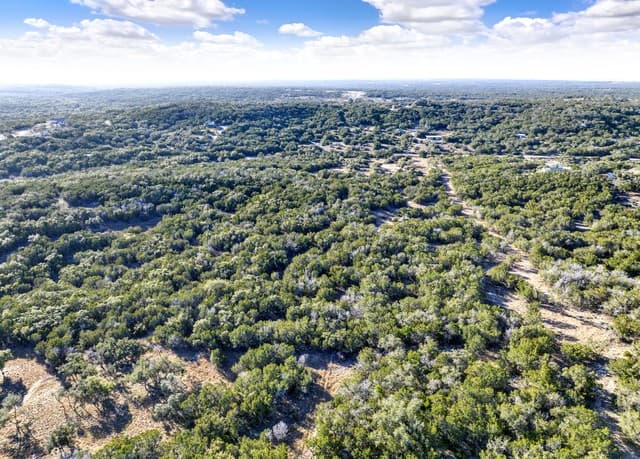 rental at 388 County Road 243 in Hondo, TX — photo 5