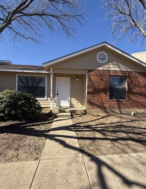 2-bedroom rental at 9140 Timber Path Unit 802 in San Antonio, TX — photo 1