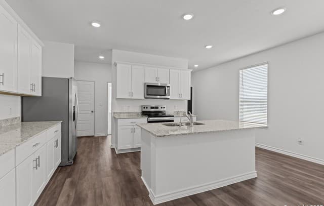 4-bedroom rental at 8254 Brandy Branch in San Antonio, TX — photo 3