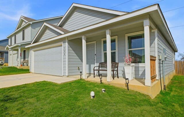 3-bedroom rental at 124 Wood Moss in Floresville, TX — photo 4