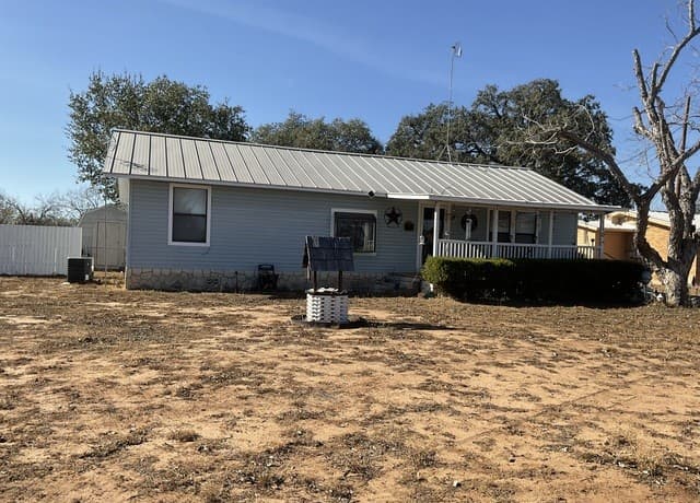 3-bedroom rental at 110 Renfro in Devine, TX — photo 1