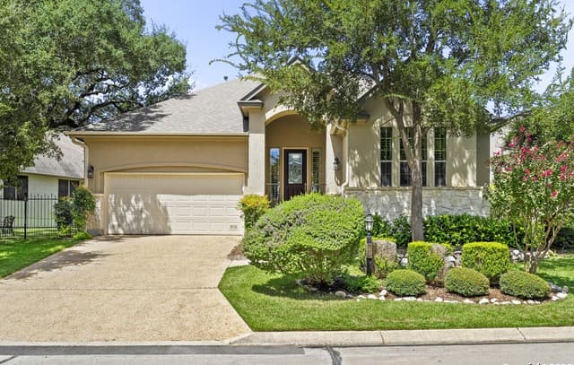 3-bedroom rental at 51 Grassmarket in San Antonio, TX — photo 1