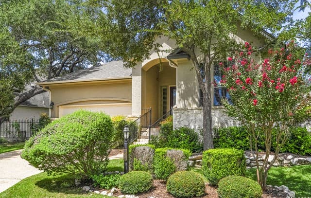 3-bedroom rental at 51 Grassmarket in San Antonio, TX — photo 2