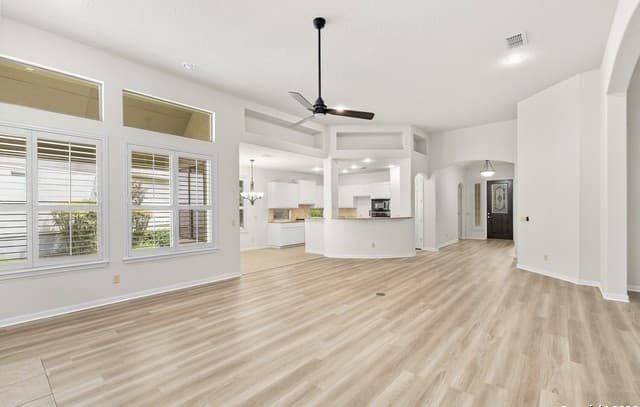 3-bedroom rental at 51 Grassmarket in San Antonio, TX — photo 5