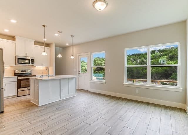 3-bedroom rental at 16011 Babcock Road in San Antonio, TX — photo 5
